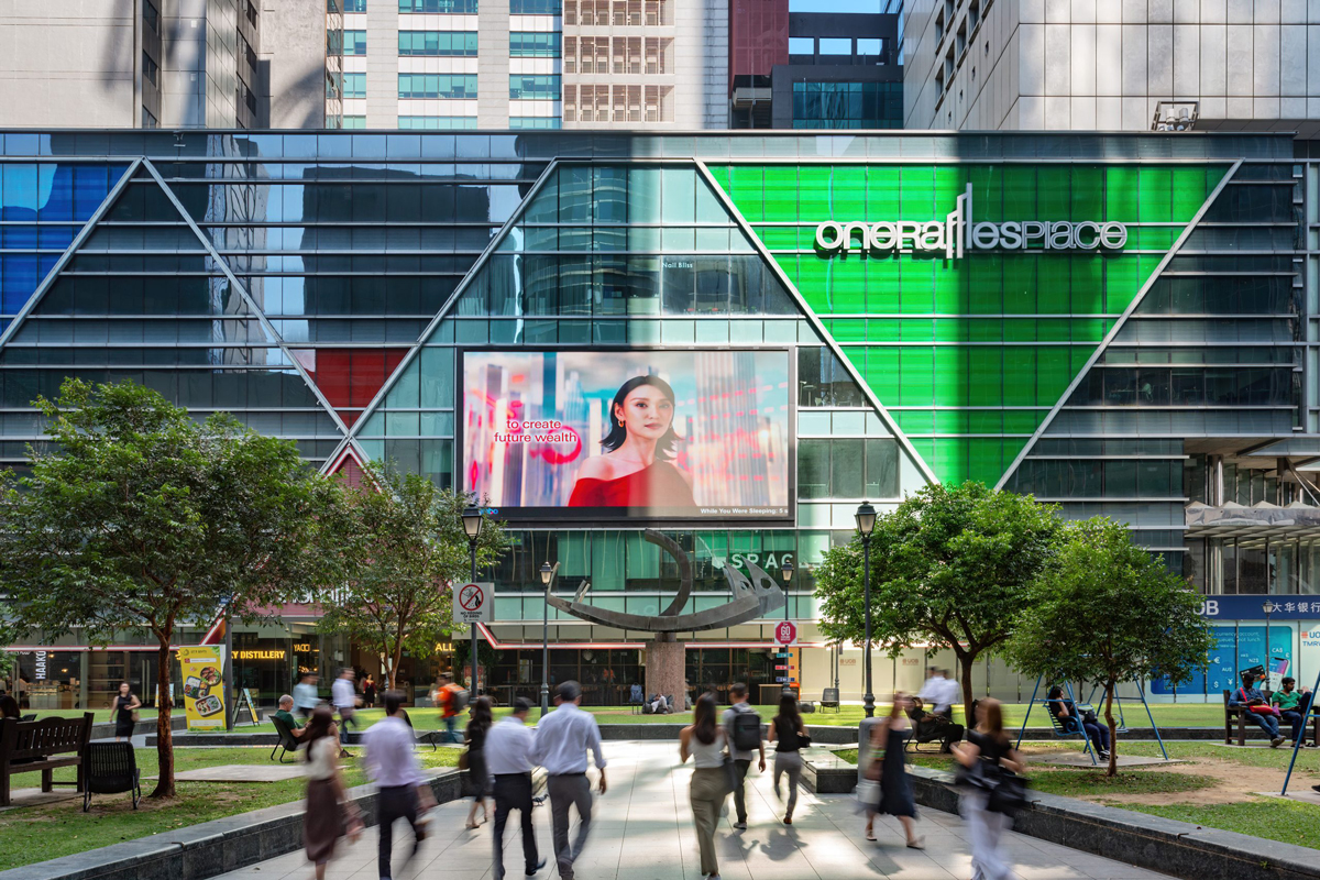 Digital OOH advertising screen at One Raffles Place, Singapore CBD